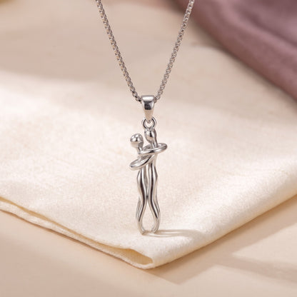 Hug Necklace in silver